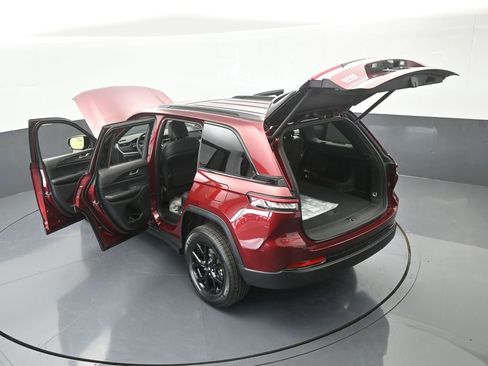 New 2025 Jeep Grand Cherokee Altitude RWD image 60