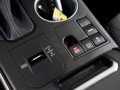 Used 2023 Toyota Highlander LE image 23