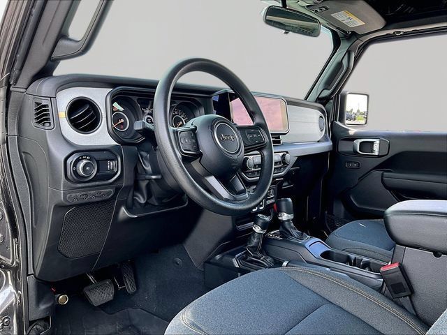 Used 2025 Jeep Wrangler Sport AWD/4WD image 8