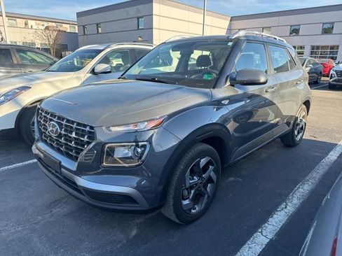 Used 2023 Hyundai Venue SEL w/ Cargo Package image 5
