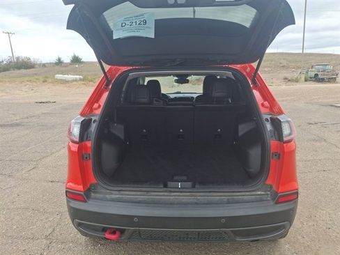 Used 2021 Jeep Cherokee Trailhawk image 19