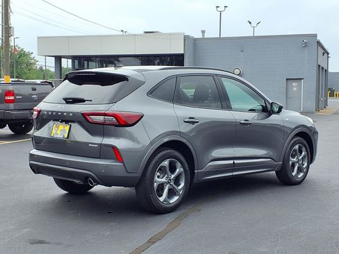 Used 2023 Ford Escape ST-Line w/ Tech Pack #1 AWD/4WD image 2