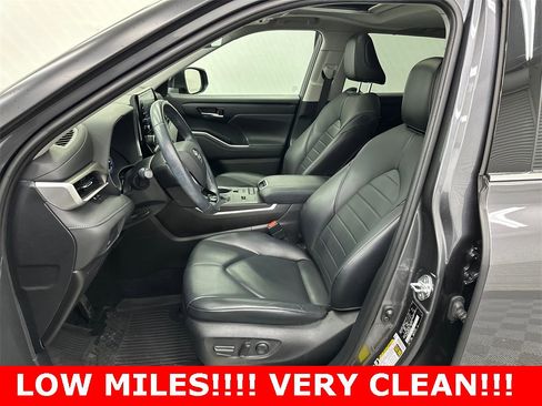Used 2021 Toyota Highlander XLE image 9
