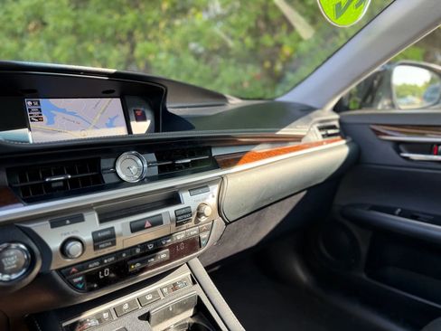 Used 2018 Lexus ES 350 w/ Luxury Package w/Wood Trim FWD image 32