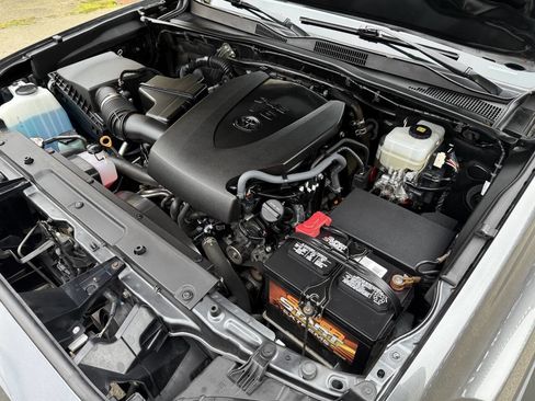 Used 2020 Toyota Tacoma TRD Off-Road w/ Blackout Package image 26