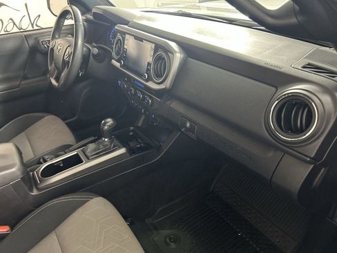 Used 2022 Toyota Tacoma TRD Sport image 27