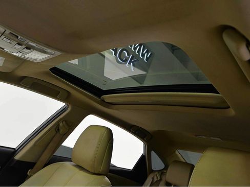 Used 2017 Toyota Avalon Limited w/ Carpet Mat Package FWD image 8