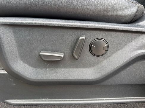 Used 2025 Ford F150 Lariat AWD/4WD image 12