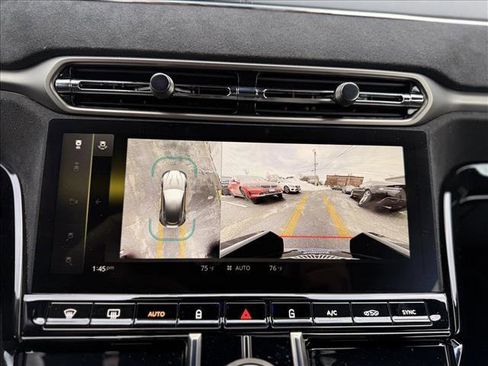 Used 2025 Aston Martin V8 Vantage Coupe image 21