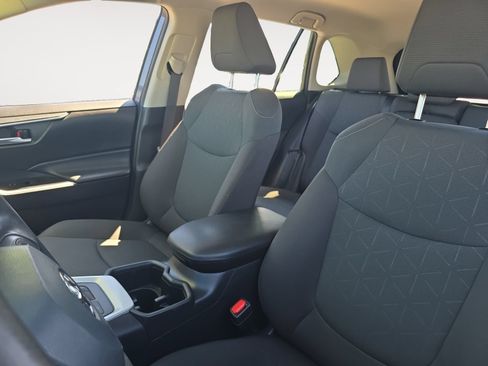 Certified 2025 Toyota RAV4 XLE AWD/4WD image 9