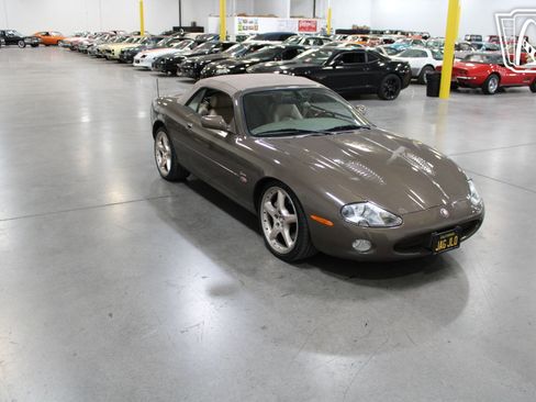 Used 2001 Jaguar XK8 Convertible image 33