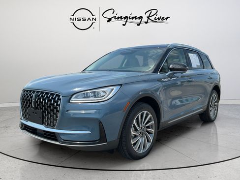 Used 2023 Lincoln Corsair Reserve w/ Equipment Group 201A AWD/4WD image 3
