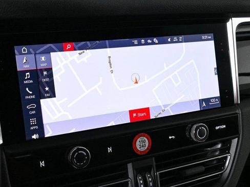 Used 2025 Porsche Macan image 15