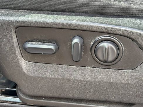 Used 2022 Chevrolet Silverado 1500 LT AWD/4WD image 19