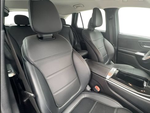 Used 2024 Mercedes-Benz GLC 300 4MATIC w/ Driver Assistance Package image 25