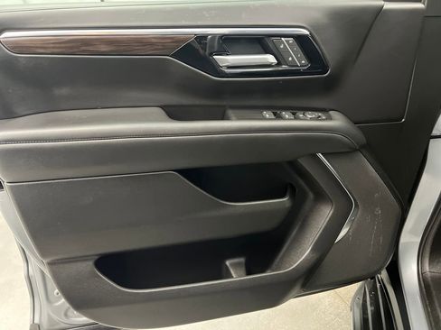 Used 2025 Chevrolet Tahoe LT image 11