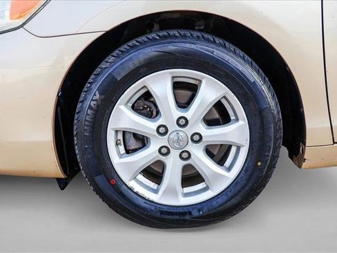 Used 2010 Toyota Camry LE image 9