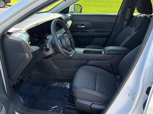 Used 2025 Nissan Kicks SV FWD image 10