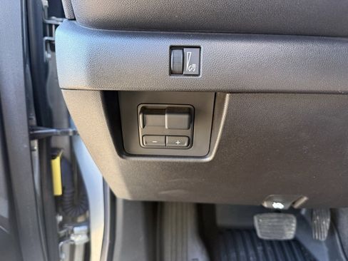 Used 2024 Chevrolet Colorado Trail Boss w/ Technology Package image 17