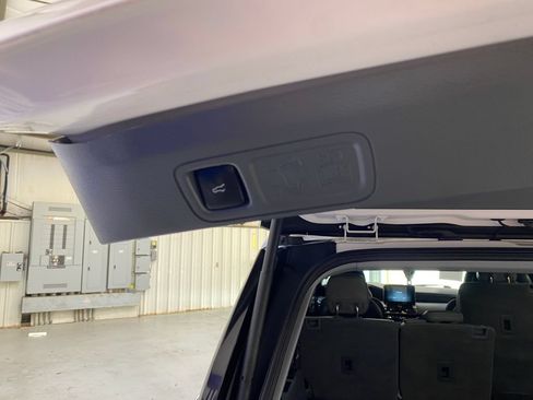 Used 2018 Lincoln Navigator Select w/ Technology Package RWD image 30