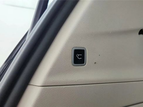 Used 2023 Chrysler Pacifica Touring-L FWD image 36