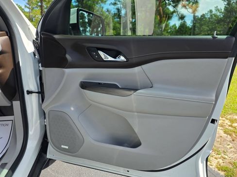 Used 2020 GMC Acadia SLT w/ Trailering Package FWD image 27