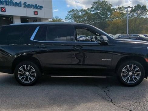 Used 2022 Chevrolet Tahoe LT w/ LT Signature Plus Package image 9