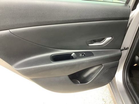 Certified 2024 Hyundai Elantra SEL image 17