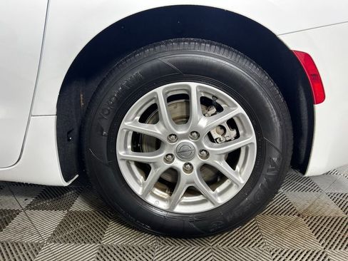 Used 2023 Chrysler Voyager LX image 20