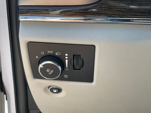 Used 2017 Jeep Grand Cherokee Summit AWD/4WD image 6