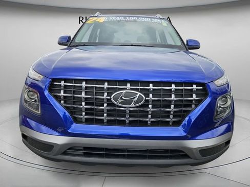 Used 2024 Hyundai Venue SEL image 3