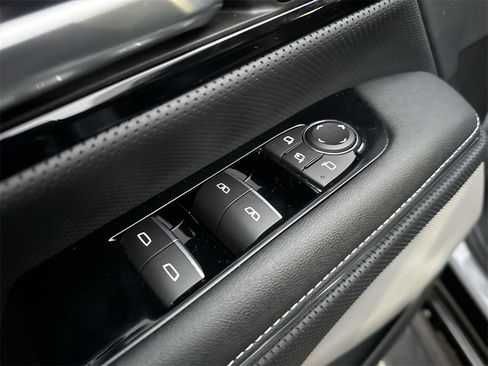 Used 2024 GMC Sierra EV Denali image 13