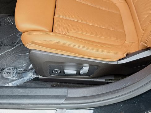 Used 2023 BMW 330i Sedan w/ Premium Package image 19