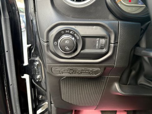 Used 2025 Jeep Gladiator Sport AWD/4WD image 24