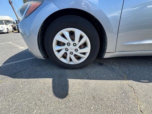 Used 2017 Hyundai Elantra Value Edition FWD image 17