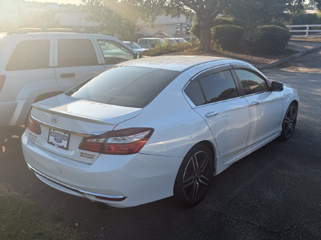 Used 2017 Honda Accord Sport Special Edition image 4