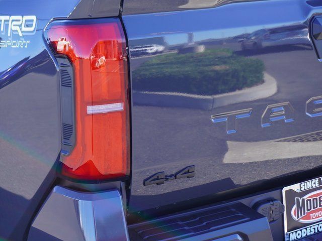 Used 2025 Toyota Tacoma TRD Sport w/ TRD Sport Upgrade Package AWD/4WD image 10