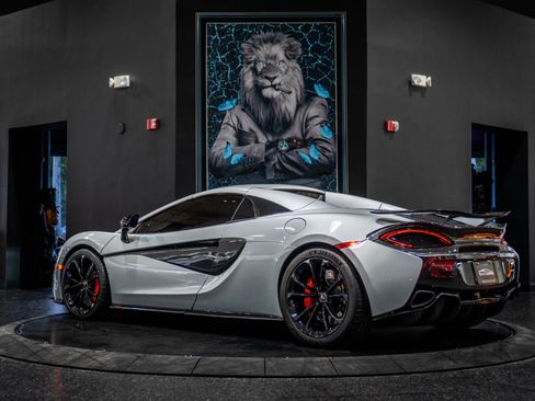 Used 2018 McLaren 570S Spider image 7