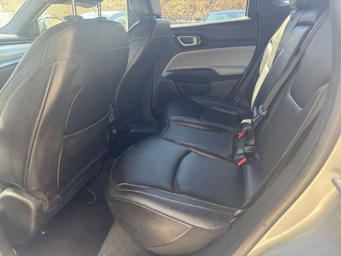 Used 2025 Jeep Compass Limited image 27