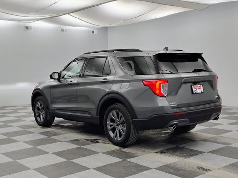 Used 2022 Ford Explorer XLT w/ Equipment Group 202A image 7