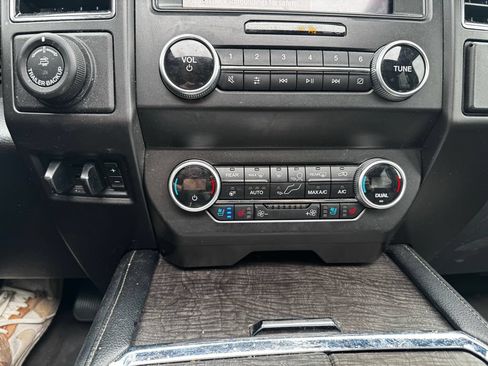 Used 2021 Ford Expedition Limited AWD/4WD image 3