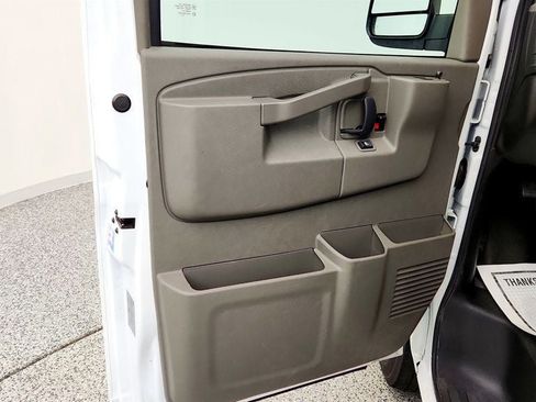 Used 2025 GMC Savana 3500 Extended RWD image 10