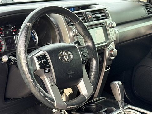 Used 2016 Toyota 4Runner SR5 Premium image 19