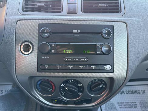 Used 2005 Ford Focus SES FWD image 17