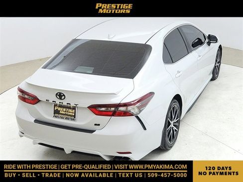Used 2024 Toyota Camry SE image 18