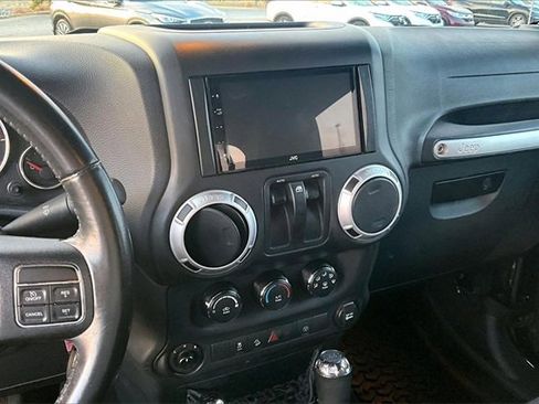 Used 2016 Jeep Wrangler Sahara w/ Connectivity Group image 9