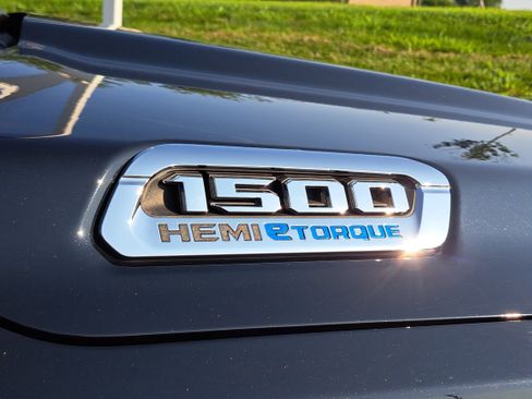 Used 2021 RAM 1500 Laramie w/ Sport Appearance Package image 6