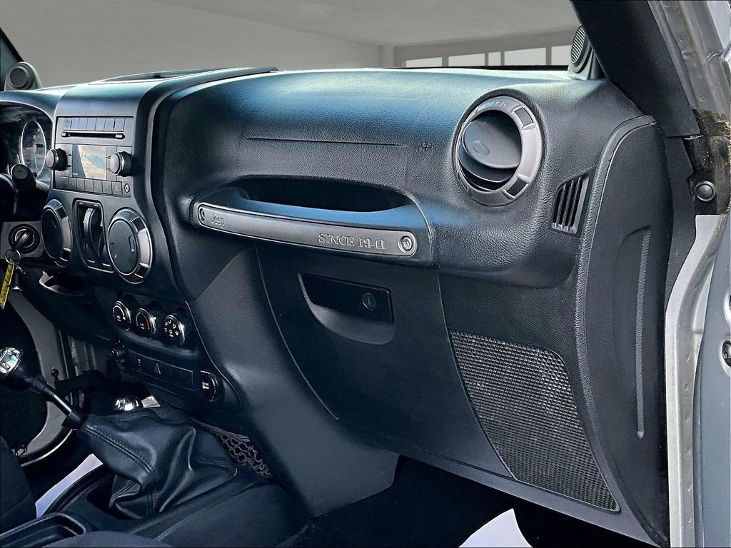 Used 2013 Jeep Wrangler Sport AWD/4WD image 17