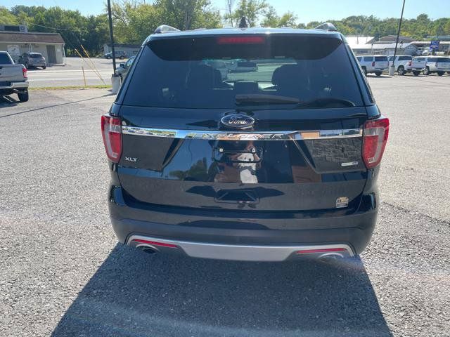 Used 2017 Ford Explorer XLT w/ Equipment Group 202A AWD/4WD image 6