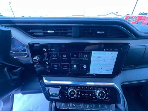 Used 2025 GMC Sierra 3500 Denali w/ Denali Reserve Package AWD/4WD image 24